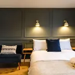 The Willow - Studio 25